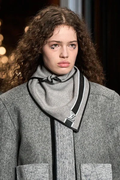Look 17